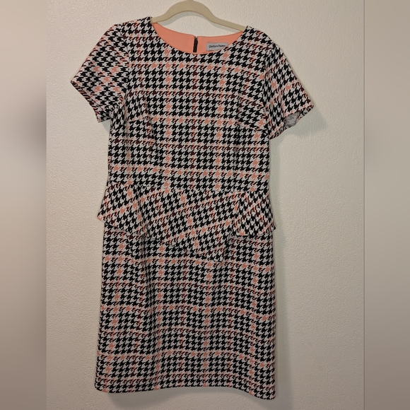 Shelby & Palmer Dresses & Skirts - Shelby & Palmer Chic Houndstooth Dress in Pink and Black